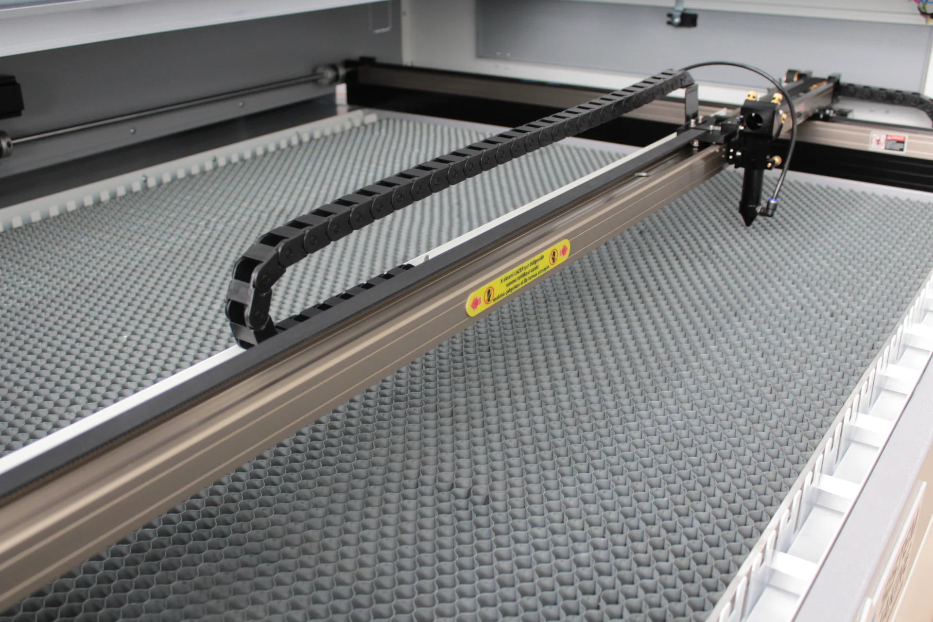 1000×1350 Lazer Kesim Makinesi